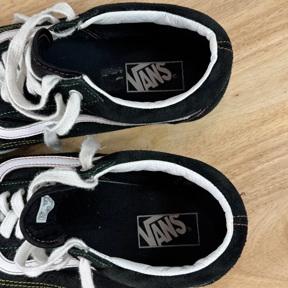 Vans Old Skool Embossed Suede Rainbow Thread Low Top‎ Sneakers Black 9 Men